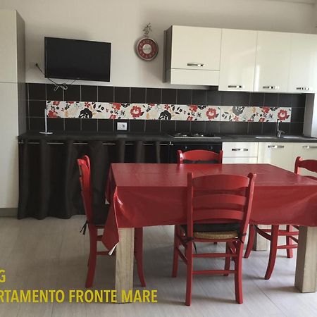 Вілла Bilocali Approdo "Fronte Mare" E "Lato Strada" Порто-Чезарео Екстер'єр фото